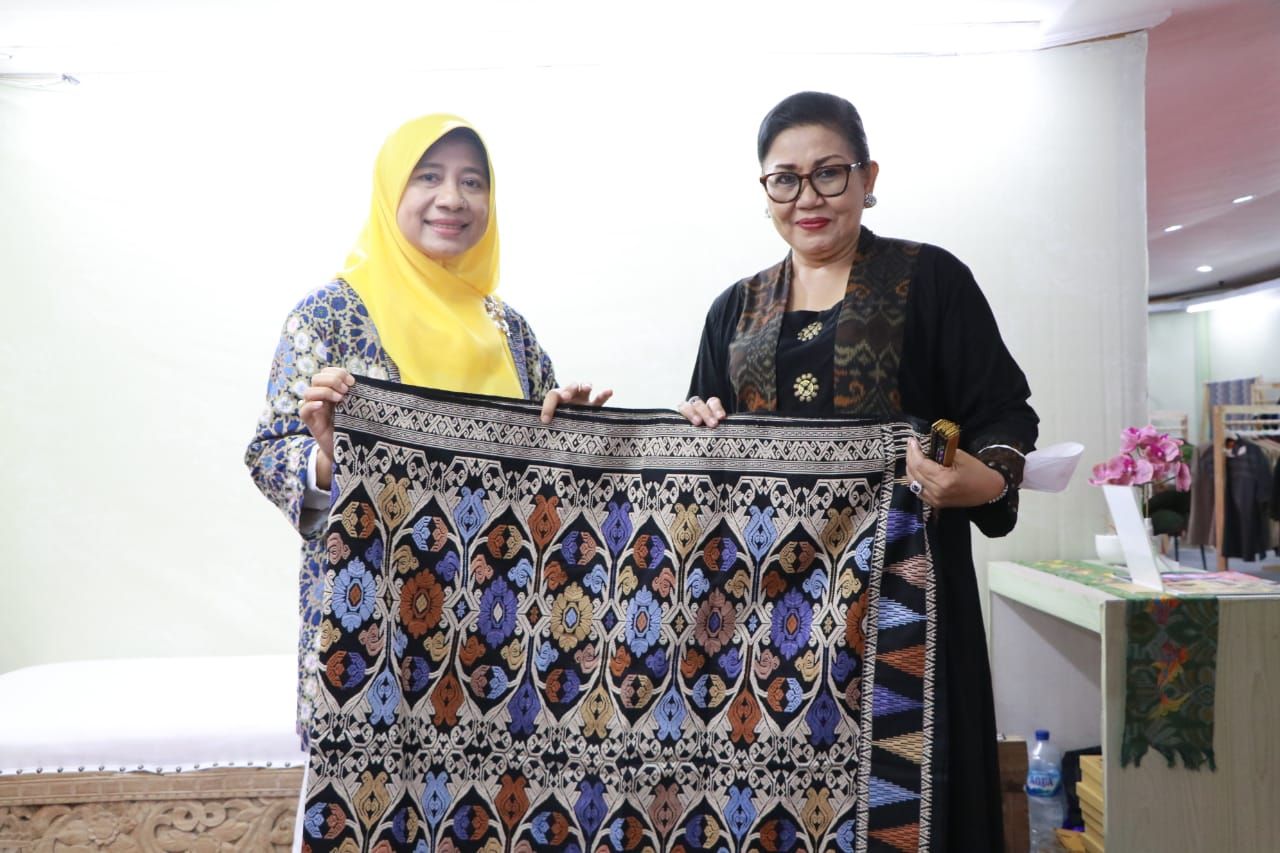 podiumnews.com-Ketua Dekranasda NTB Kagumi IKM Bali Bangkit